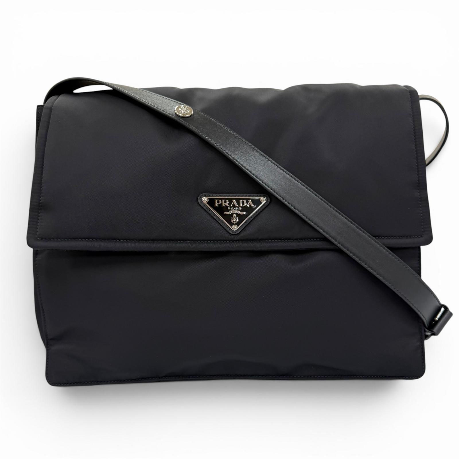 PRADA バッグ 廃盤モデル 極美品 PRADA（プラダ） ハンドバッグ Re-Edition 2005 Re-Nylon 1N204M