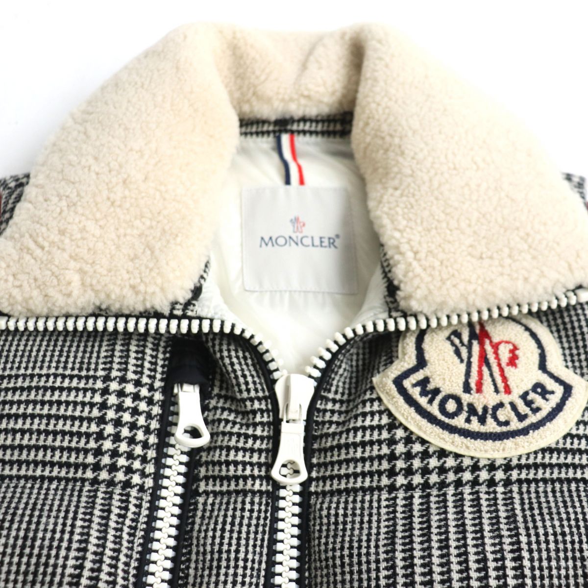 00極美品▼15-16AW MONCLER モンクレール×AMI BASTIEN 千鳥格子柄 ツイード デカロゴワッペン 襟ムーン WZIPUP ダウンベスト ブラック×ホワイト 00 正規品 ハンガー付き【中古】