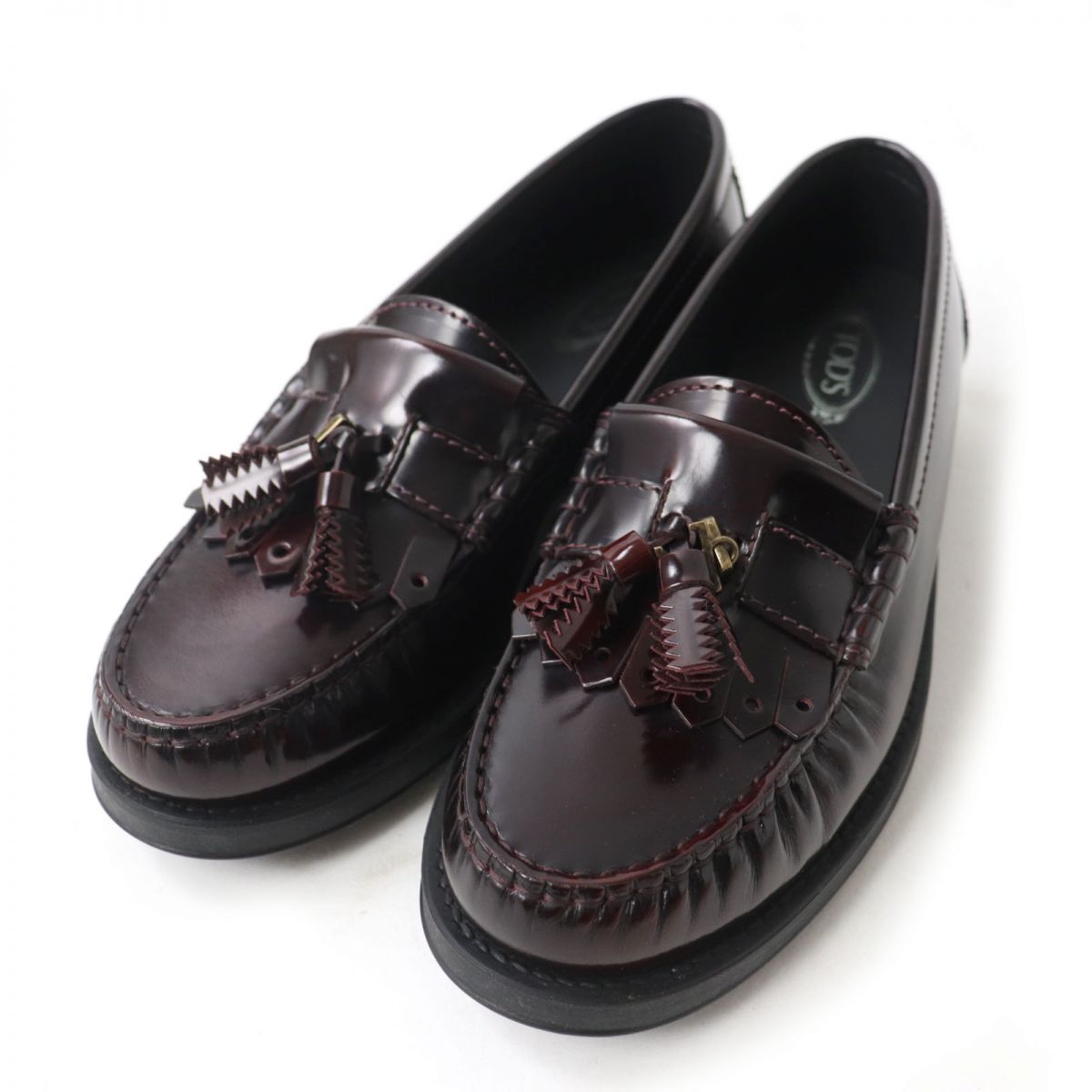 未使用品☆Tod’s トッズ ロゴチャーム・タッセル付き レザー ローファー レディース バーガンディ 36 1/2 箱・保管袋付き イタリア製【中古】のサムネイル