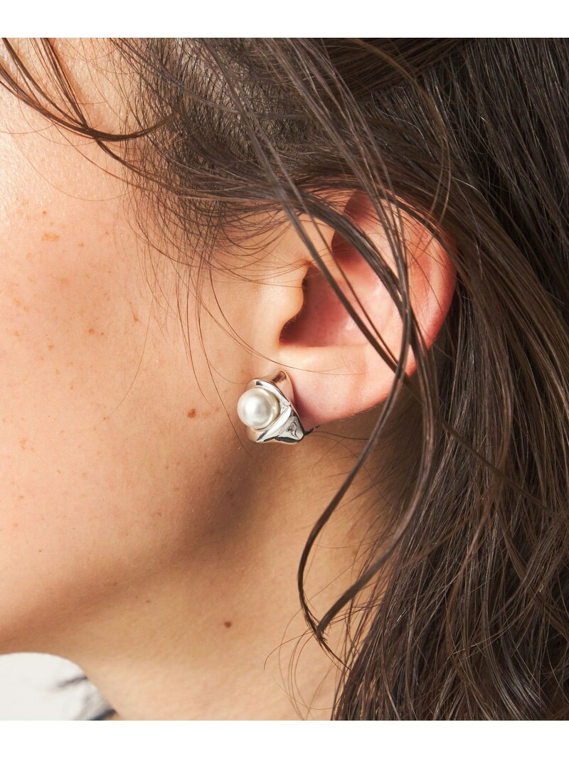 Wrap フェイクパール イヤリング UNITED ARROWS green label relaxing ユナイテッドアローズ グリーンレーベルリラクシング アクセサリー・腕時計 イヤリング・イヤーカフ シルバー ゴールド