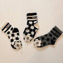 Soccer Boys and Girlsに格好いいサッカーボールのデザインのラインソックス。 サイズ　S (14-19CM)、M (19-24CM) 色　ホワイト、ブラック、グレー 注意事項　モニターの発色により、実物と異なって見える場合がございます注意事項：モニターの発色により、実物と異なる場合がございます。