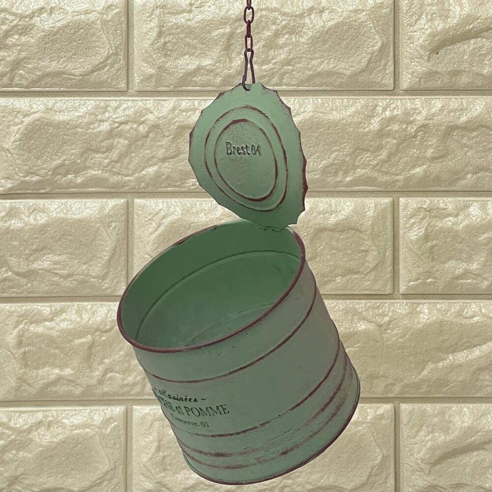 [商品入れ替えSALE][40%OFF]吊り下げフック付き 空き缶型プランター グリーン(内径W10.5Φcm) ベシュカンハングGR(MA2423）ハンギング/壁掛け/おしゃれ/屋外/穴あきプランター/ガーデニング/植木鉢/寄せ植え/ギフト/プレゼント/アンティーク風/友膳/ブリキプランターのサムネイル