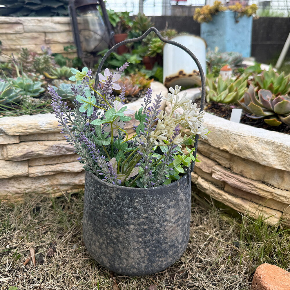 [エントリーでポイント5倍 11/4 20時〜]ハンギングブリキプランター ハングラウンドポット DGY ダークグレー (UF533) TIN/ブリキ/プランター/植木鉢/ガーデニング/インテリア/おしゃれ/友膳/ギフト/観葉植物/ジャンクガーデン/インテリア小物/穴あり/鉢底穴のサムネイル