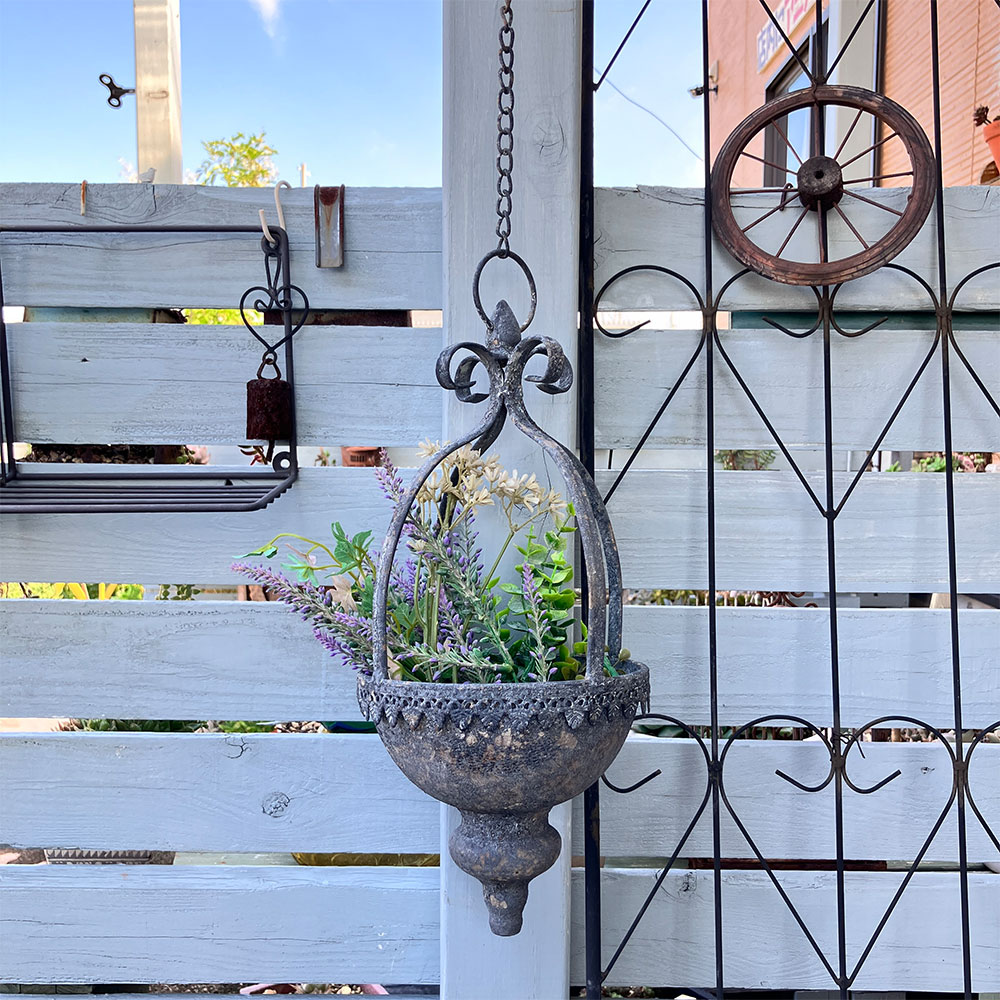 アンティーク風ハンギングブリキプランター (内径15.8Φcm) カップポットハングDGY (UF541）ダークグレー/吊り下げ/壁掛け/ブリキプランター/おしゃれ/屋外/穴あきプランター/ガーデニング/植木鉢/ジャンクガーデン/寄せ植え/観葉植物/ギフト/プレゼント/友膳のサムネイル