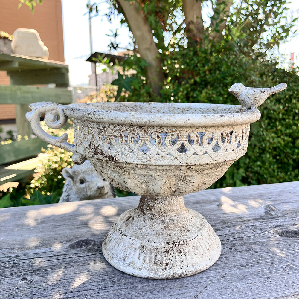 カップ型ブリキプランター (内径15Φcm) オワゾーカップW (UF585）ホワイト/鳥/ブリキプランター/おしゃれ/屋外/穴あきプランター/ガーデニング/植木鉢/ジャンクガーデン/多肉植物/花/寄せ植え/観葉植物/ギフト/プレゼント/ラウンドポット/アンティーク風/友膳のサムネイル