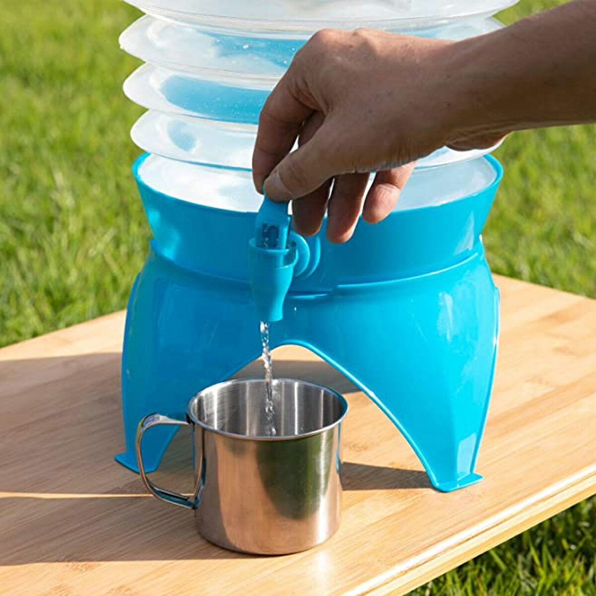 ◆送料無料◆ ウォータージャグ 折りたたみ式 コック式 水タンク 5L ウォータータンク アウトドア キャンプ用品 取っ手 ウォーターボトル 給水タンク ポリタンク コンパクト 蛇口 水筒 給水容器 防災グッズ 便利 バーベキュー ピクニック 公園 試合 部活 BKBK通販格安セール情報 楽天 通販