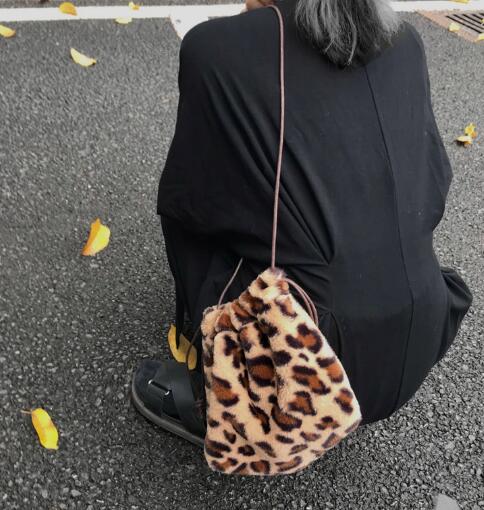 流行 豹柄バック オシャレ鞄 ショルダーバッグ バッグ(T)