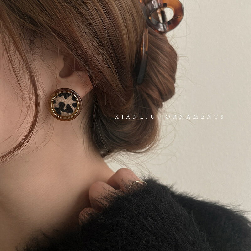 ヒョウ柄レオパード925シルバーポストピアス・イヤリング (T)