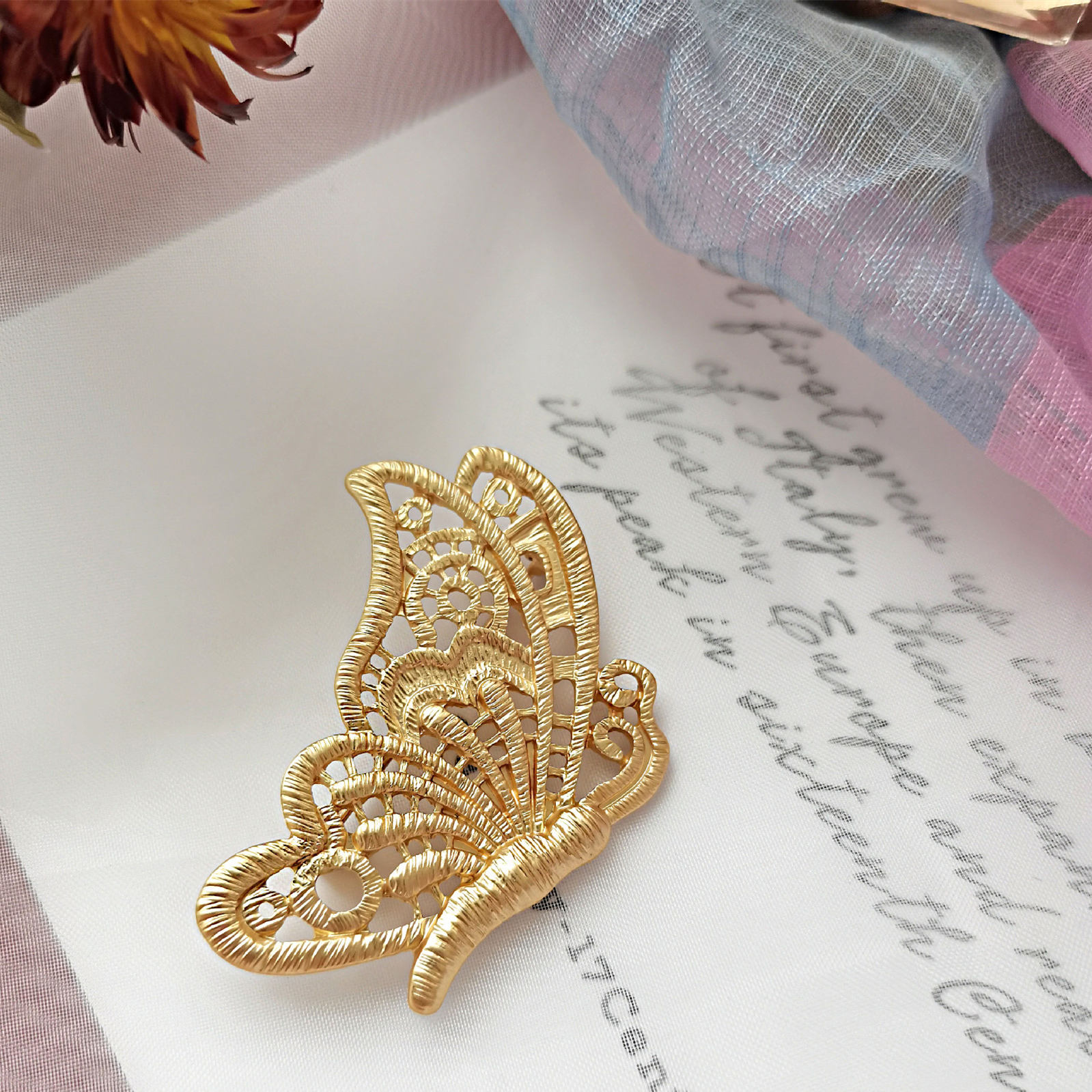 ブローチ 蝶々 ビンテージ 個性 韓国 ファッション 雑貨 かわいい おしゃれ 北欧 送料無料 [K] (T)