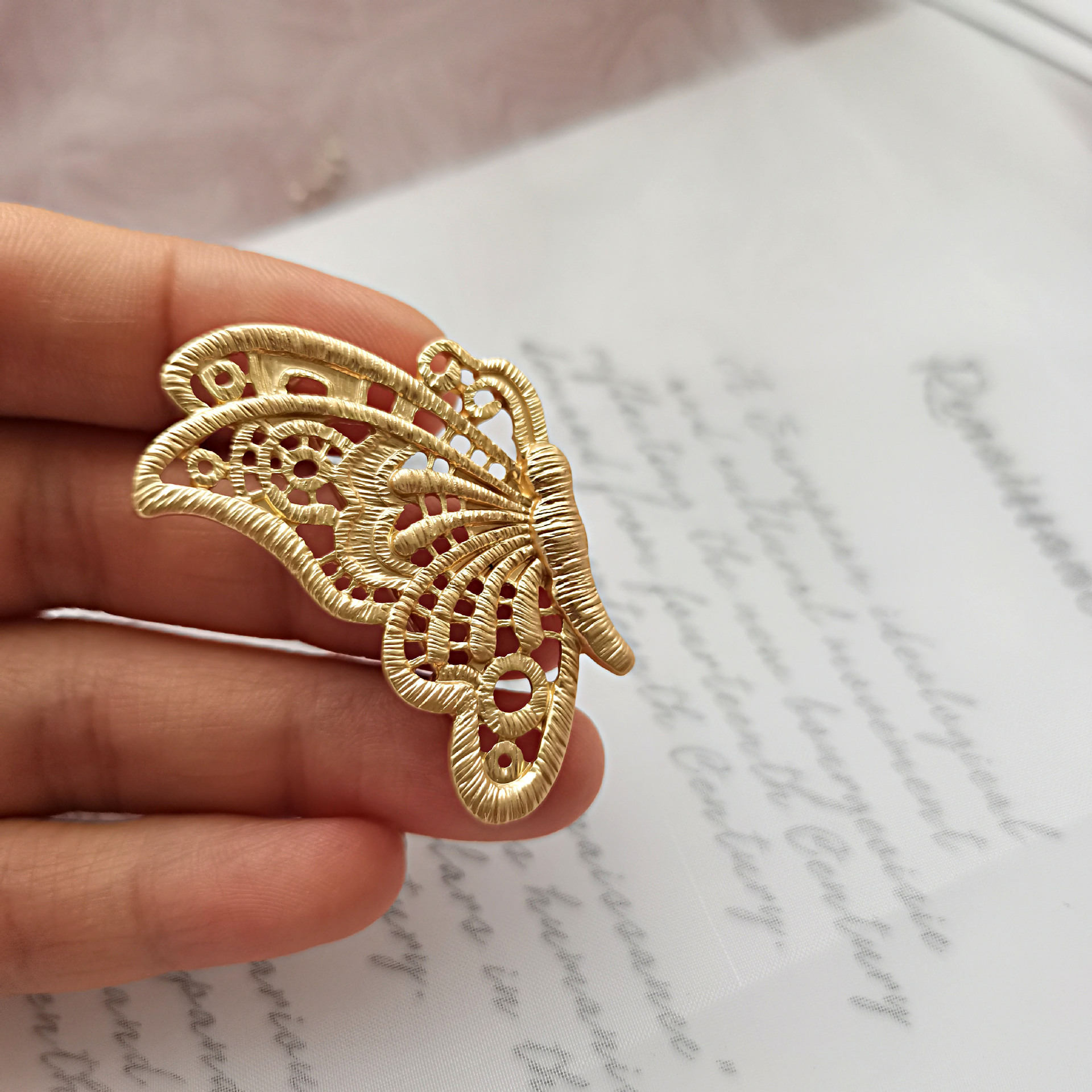 ブローチ 蝶々 ビンテージ 個性 韓国 ファッション 雑貨 かわいい おしゃれ 北欧 送料無料 [K] (T)