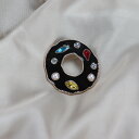 ビンテージデザインメタルブローチ (T)
