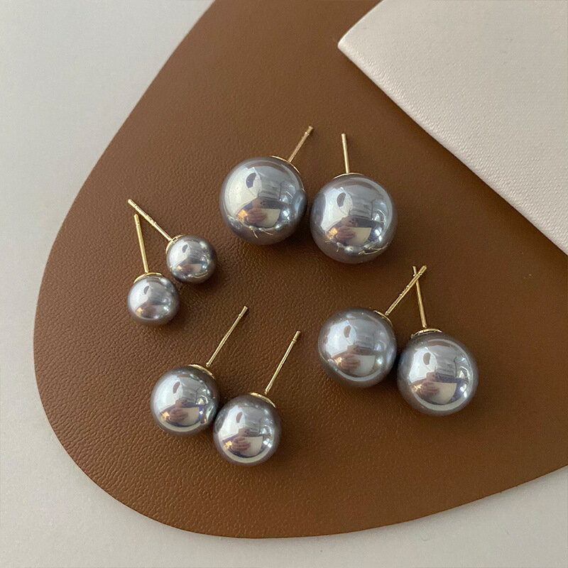 シンプルでありながらエレガントな印象を与えるパールデザインのピアスです。S925ポストを使用しており、肌に優しい仕様。様々なサイズからお選びいただけるので、シーンに合わせてコーディネートを楽しめます。