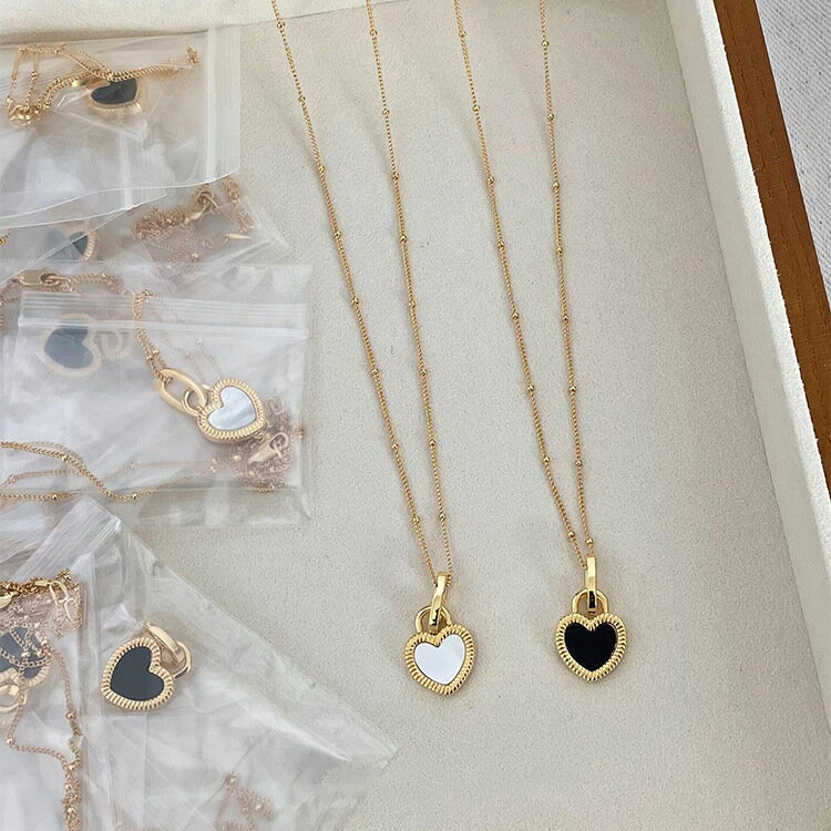 ネックレス ハート シェル ブラック×ホワイト 両面 個性 韓国 ファッション 雑貨 かわいい おし