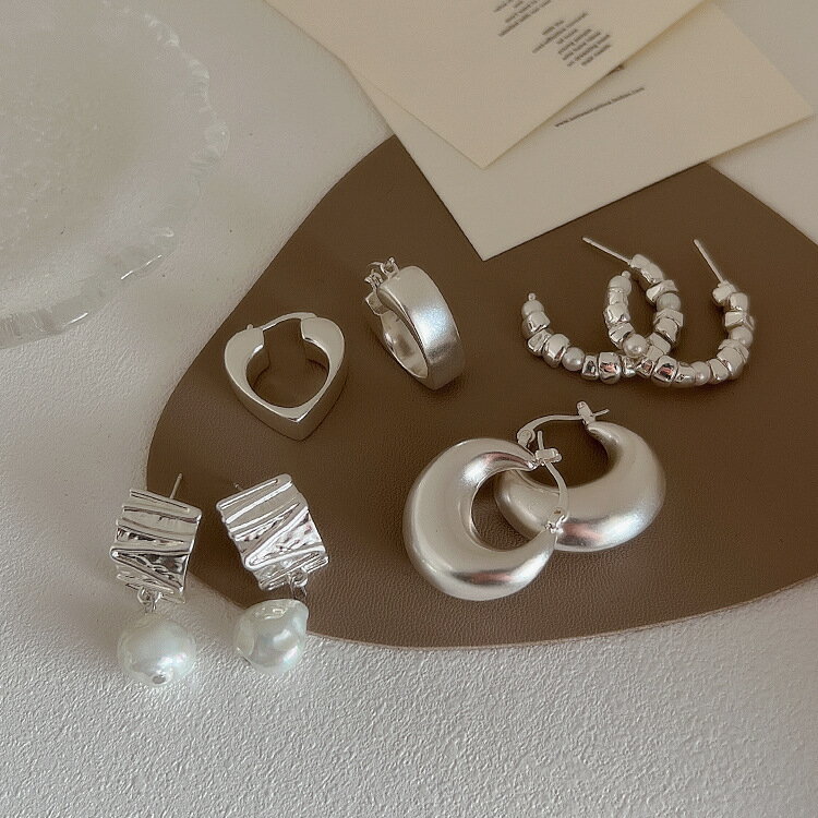 メタル風ピアス　925シルバーポスト (T)