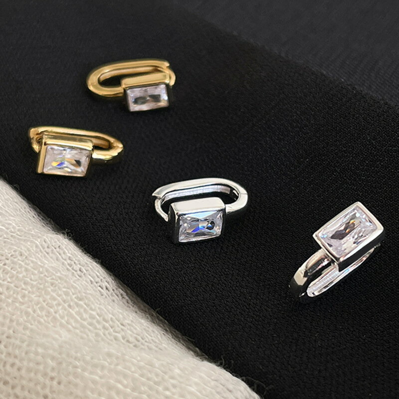 ジルコニアデザインピアス (T)