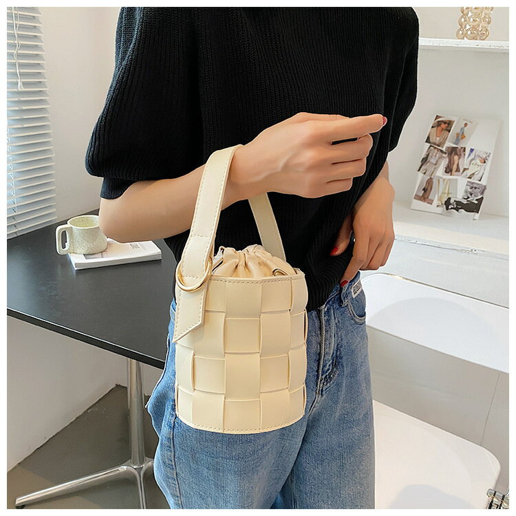編み込みショルダーバッグ (T)