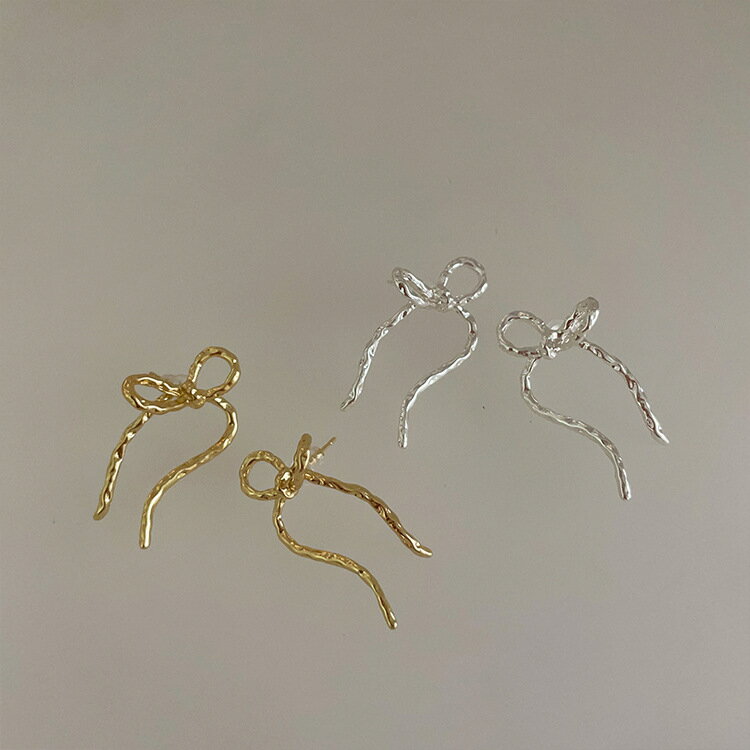蝶結びデザインピアス (T)