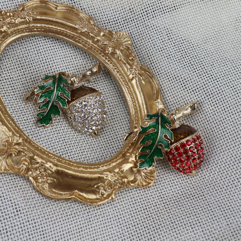 松の実デザインブローチ (T)