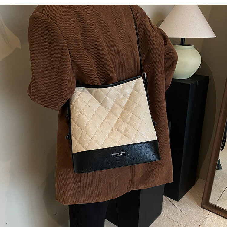 キルティングショルダーバッグ (T)