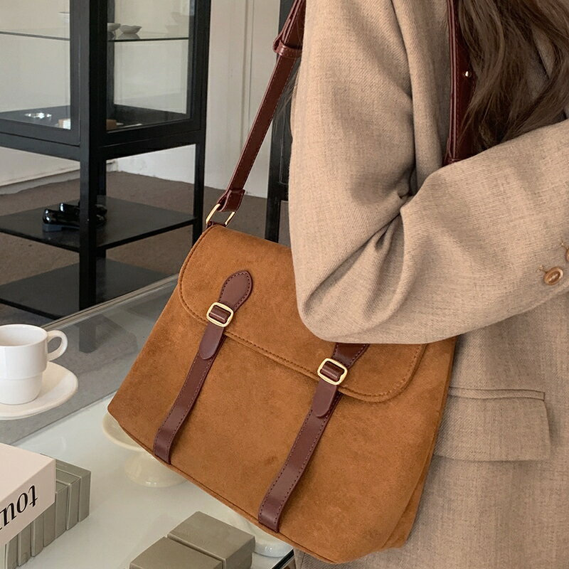 ショルダーバッグ　秋冬デザイン (T)