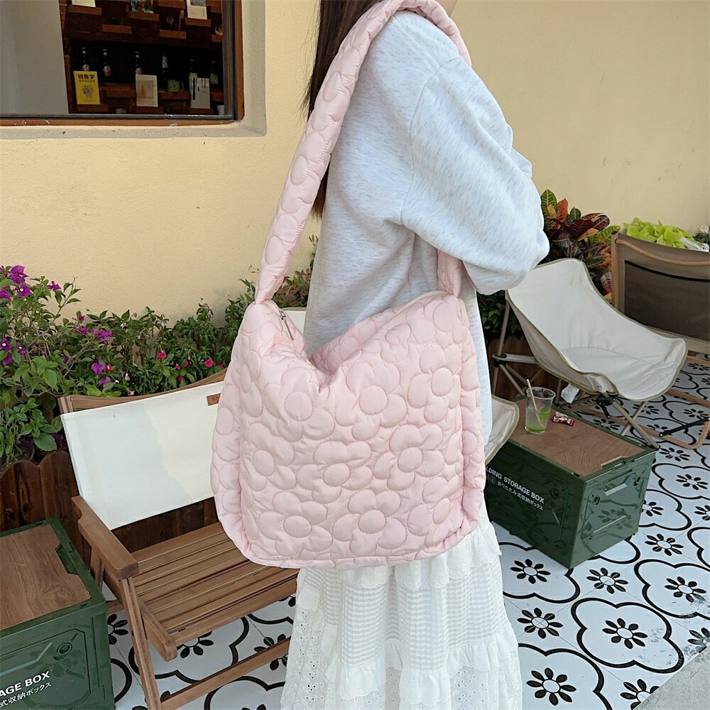 ショルダーバッグ　大容量　秋冬デザイン (T)