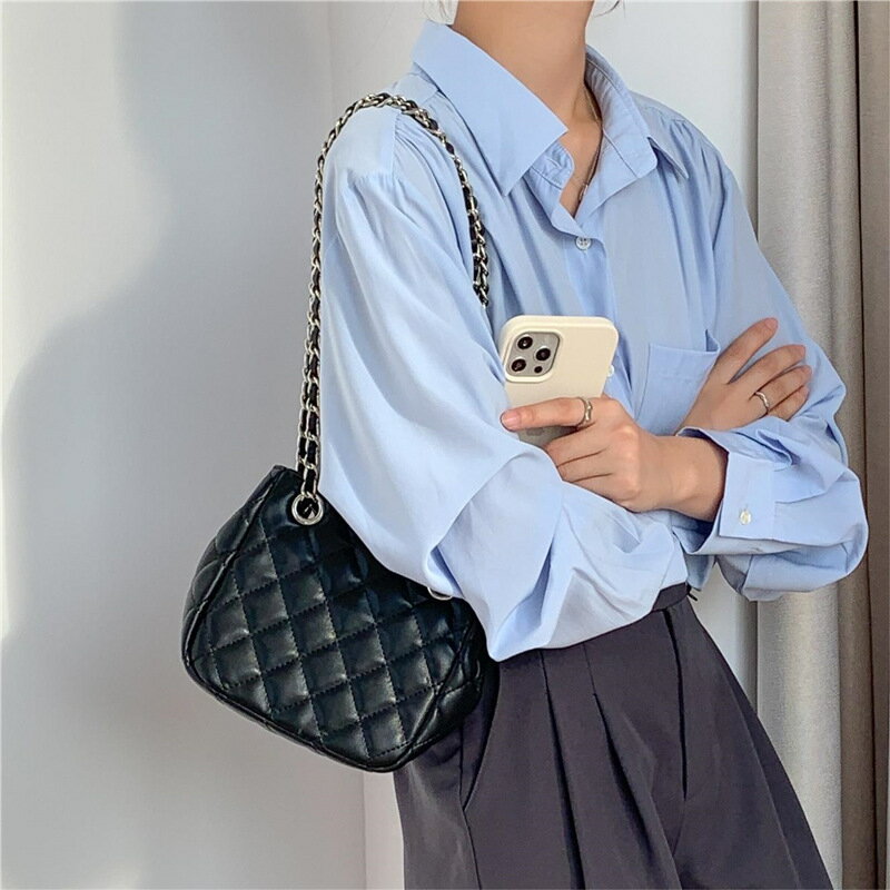 キルティングショルダーバッグ　チェーン (T)