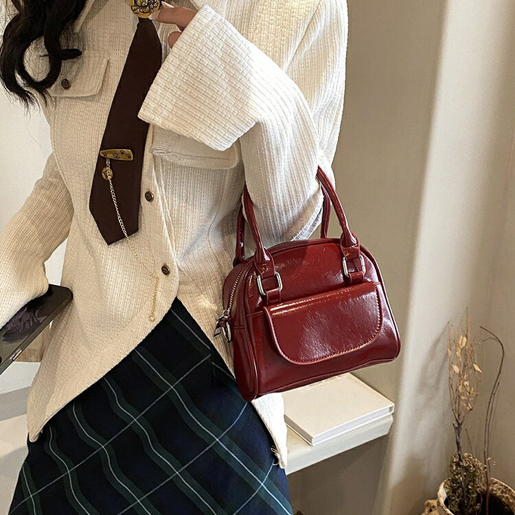 ショルダーバッグ　ハンドバッグ (T)