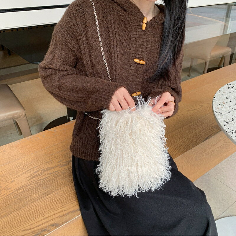 ショルダーバッグ　ファーバッグ　ミニバッグ (T)