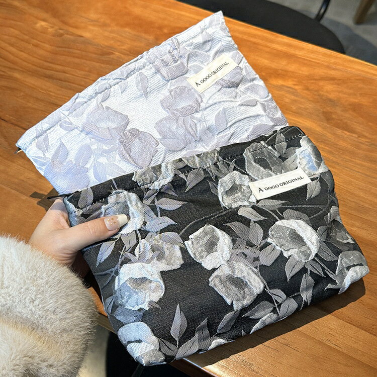 化粧バッグ　ポーチ　収納　花　デザイン (T)