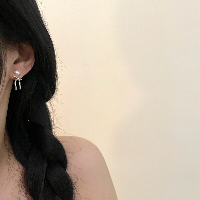 リボンデザインパールピアス (T)