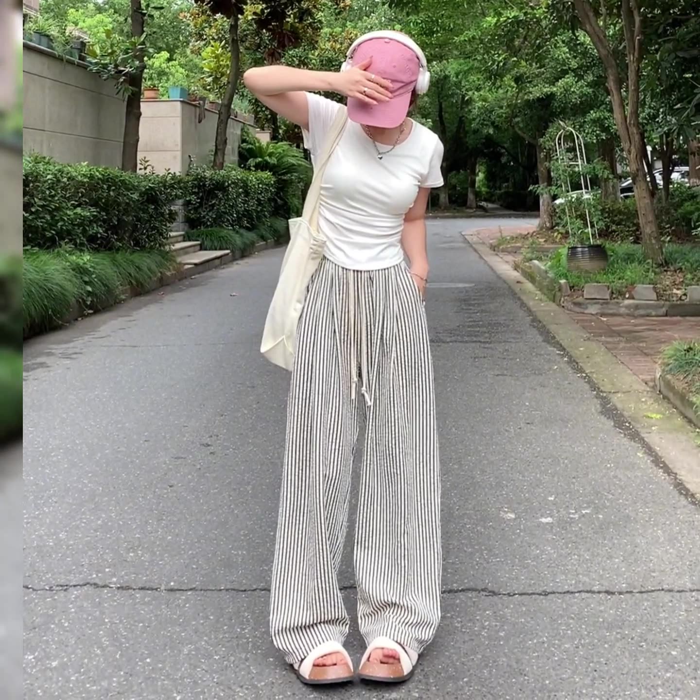 ストライプ柄ワイドパンツ
