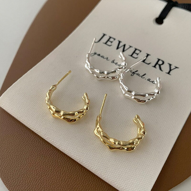 Cubic Zirconia - デザイン金属風ピアス (T)