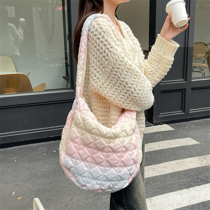 トートバッグ　ショルダーバッグ　大容量　キルティング (T)