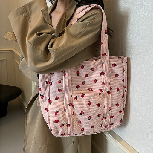 大容量苺柄トートバッグ (T) 大容量苺柄トートバッグ (T)