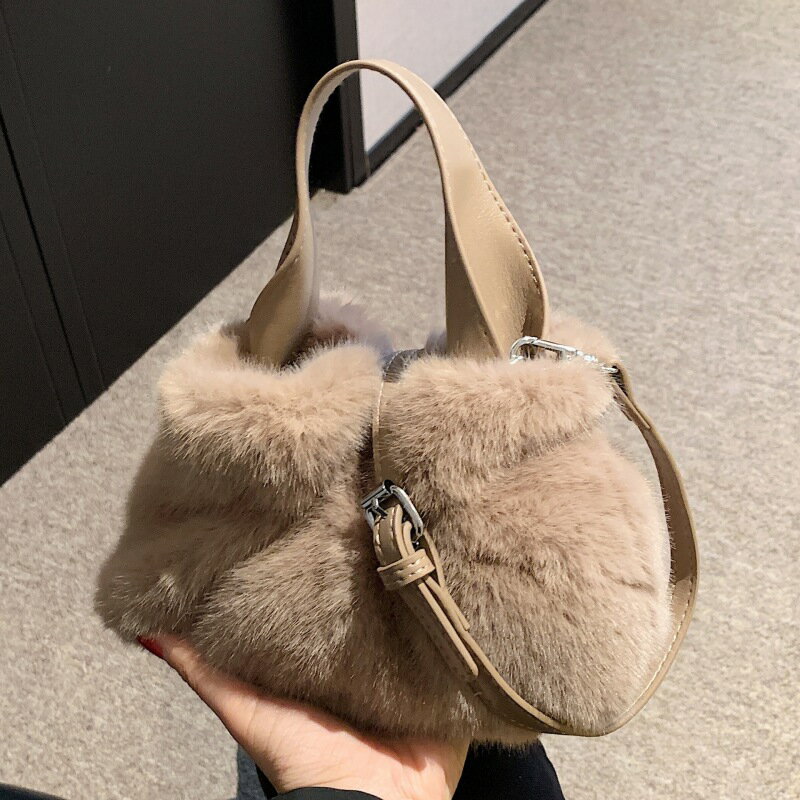 ファーバッグ　ショルダーバッグ (T)