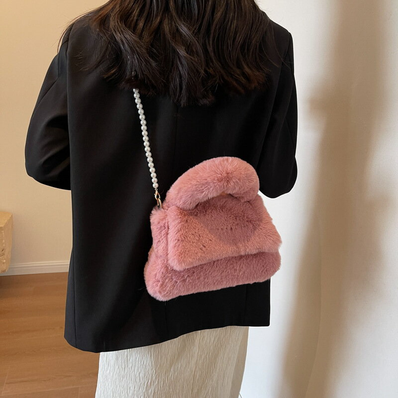 パールショルダーバッグ　ファーバッグ (T)