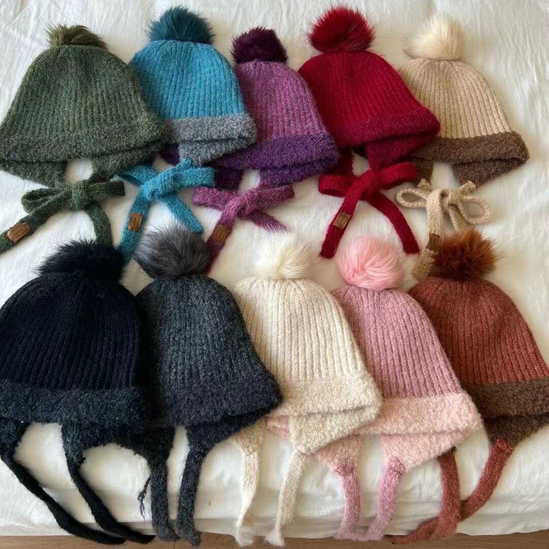 リボン付きポンポンニットキャップ