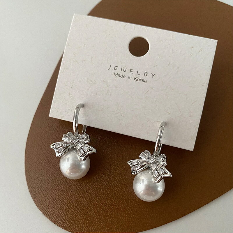 リボンデザイン金属風ピアス (T)