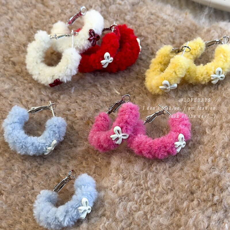 Rakuten - ファーリボン付きピアス (T)