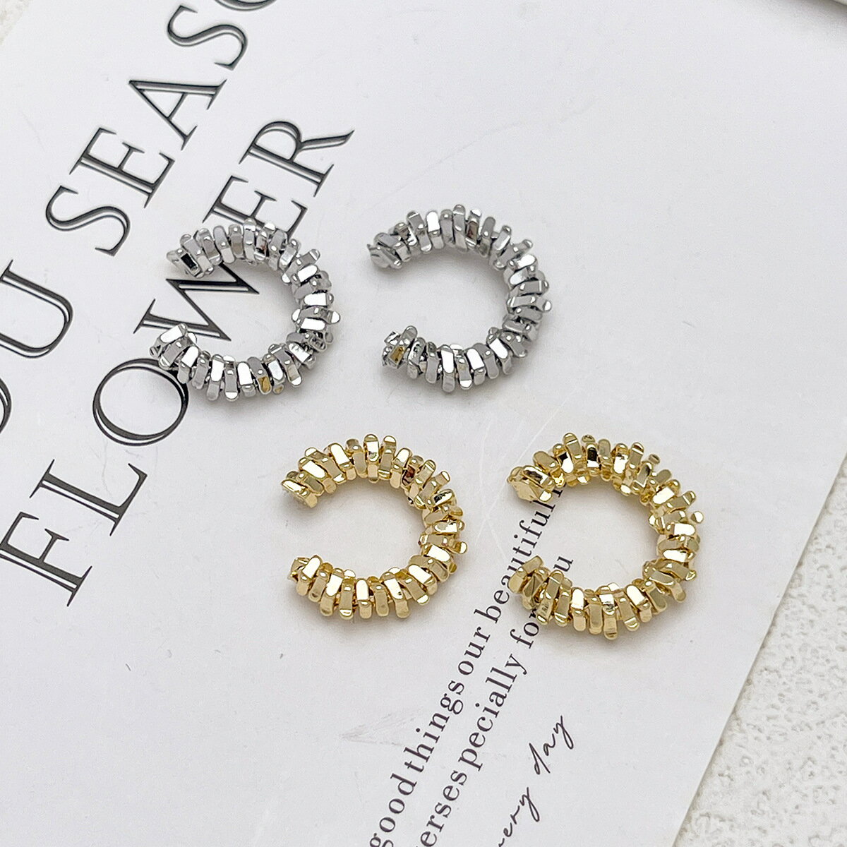 イヤーカフ レディース 韓国ファッション デザイン 金属風 (T)(4.0)