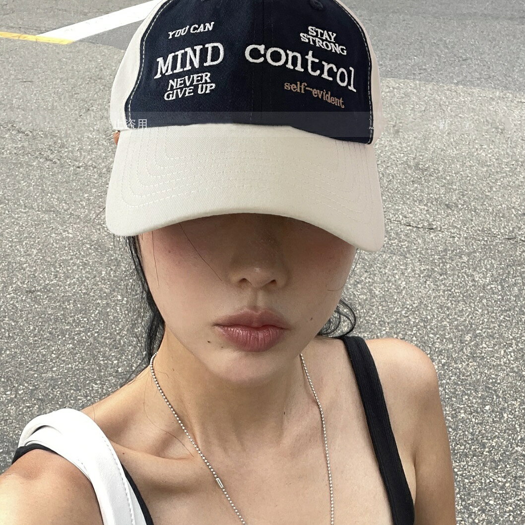 春夏にぴったりの韓国ファッションキャップです。スタイリッシュなデザインで、どんなコーディネートにも合わせやすいアイテム。おしゃれを楽しむための必須アイテムです。