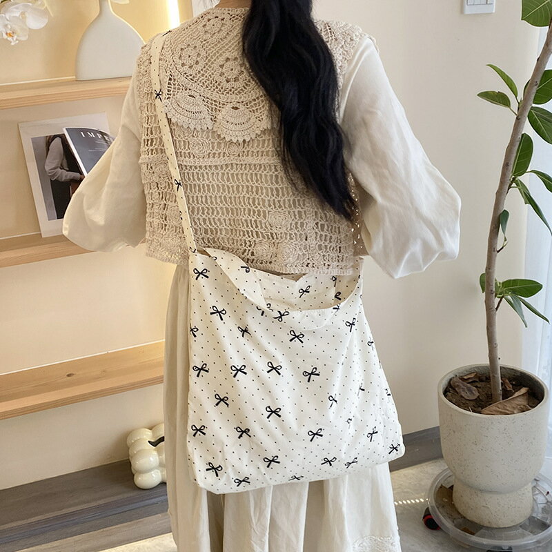 トートバッグ　デザイン　韓国ファッション　エコバッグ (T)