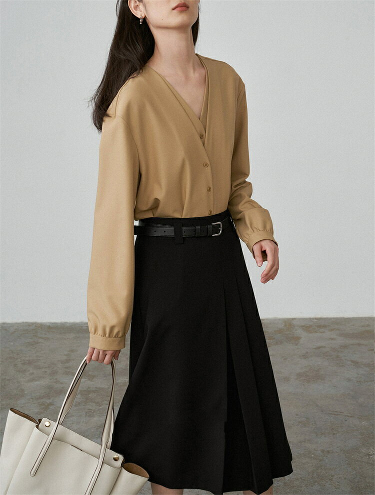 通勤用立体スリムランタンスリーブVネックシャツ (T)