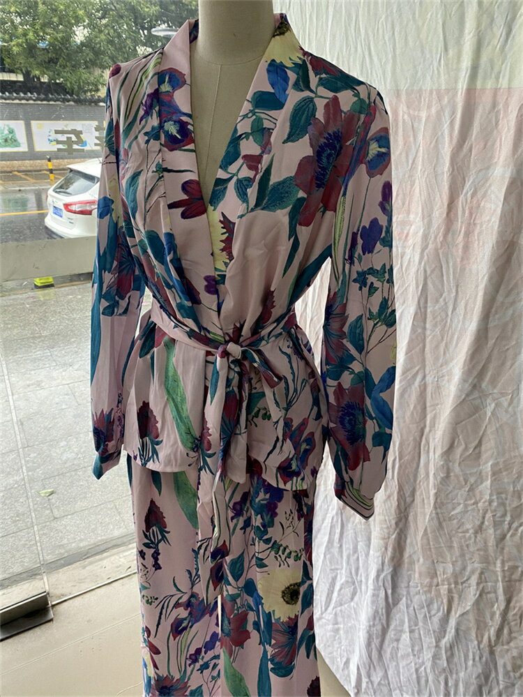 セットアップ スラックス 上着 プリント Vネック パフスリーブ シャツ (T)