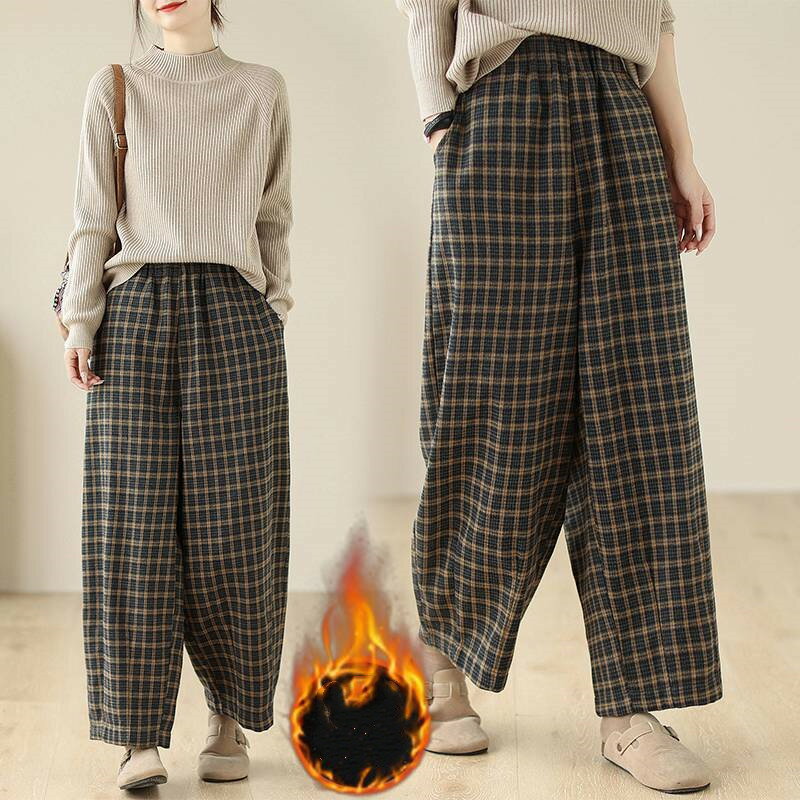秋冬にぴったりの裏起毛チェック柄ロングパンツです。柔らかいポリエステル素材で、快適な着心地を実現。ウエストはゴム仕様で、リラックスしたフィット感を提供します。スタイリッシュなチェック柄が、カジュアルからオフィススタイルまで幅広く活躍します。サイズはM、L、XLからお選びいただけます。■素材：ポリエステル ■カラー：画像の通り ■サイズ： M:丈約79cm、ウエスト約64cm L:丈約80cm、ウエスト約67cm XL丈約81cm、ウエスト約70cm