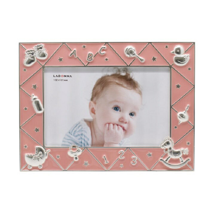 ベビーフォトフレーム 横置き（ピンク）マット仕上げの横置きのベビーフレーム ●写真サイズ：ポストカードサイズ●外寸：195×144mm●内寸：155×105mm ●窓寸：140×88 ●材質：亜鉛合金、エポキシ 管理ID「#2*rdmb81...