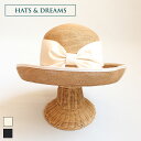Hats and Dreams - - - - - - - - - - - - - - - - - - - - 国際的に名高い帽子の一大産地、イタリアモンタッポーネのブランド 優れた品質と高い職人の技術で、ストローハットだけでなく幅広い帽子のクリエイションを行っています No. 43204 ツバ広パイピングリボン —　C O L O R　— ―　D E T A I L　― ―　P O I N T　― 大きなリボンが目をひくストローハット つば広で毎日の日焼け対策やオケージョン仕様にも大活躍できるハットです。 イタリア製でこまかいディテールにもこだわったハットになります。 ―　S P E C　― size 58 高さ　11cm ツバ　11cm 生産国　イタリア 素材 ペーパー：78% ポリエステル：22% Hats and Dreams / ハッツ＆ドリームス　一覧はこちら インポート靴のground　新着商品はこちら