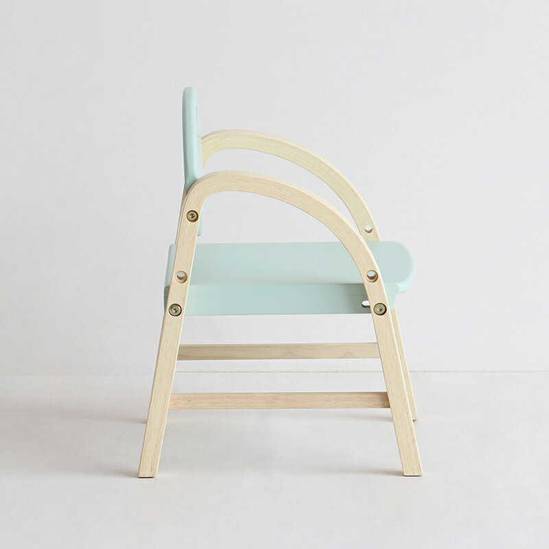 商品名| I-LEC アイレック 子供用アームチェア【6脚セット】カラー| ライトブルー色(全5色)材 料| ラバーウッド 天然木・合板サイズ| 幅31×奥行き30×高さ39cm座面高さ23.5/20cmミニチェア 組立て商品 肘付きチェア キッズチェア 北欧スタイル [3]
