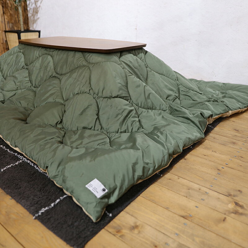 掛け布団単品 / 適応こたつサイズ80×80cmまで商品名 MAKF コンパクトスリム 薄掛け こたつ布団 撥水加工サイズ 幅190 奥行190cm (正方形)主素材 ポリエステルリバーシブル仕様 丸洗いOKダウン生地※こたつ本体、敷布団(ラグ)は付属しておりません。 [2]