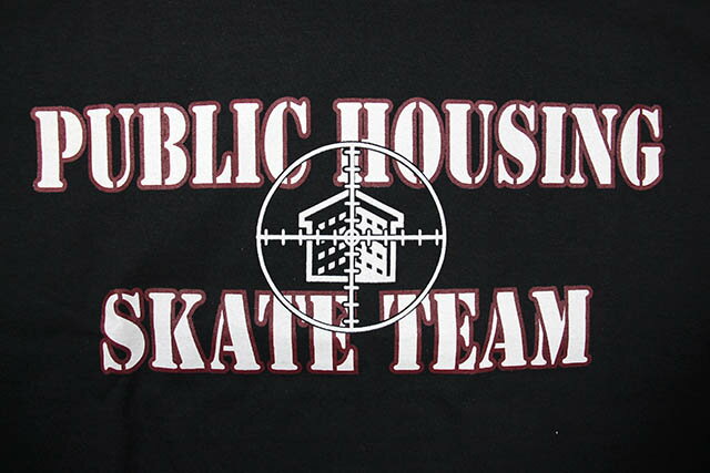 PUBLIC HOUSING SKATE TEAM LOGO T-SHIRT (BLACK)パブリックハウジングスケートチ...